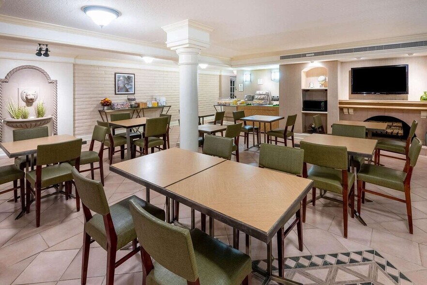More Photos Of 351 W Hillsboro Blvd, Deerfield Beach Hotel For Sale