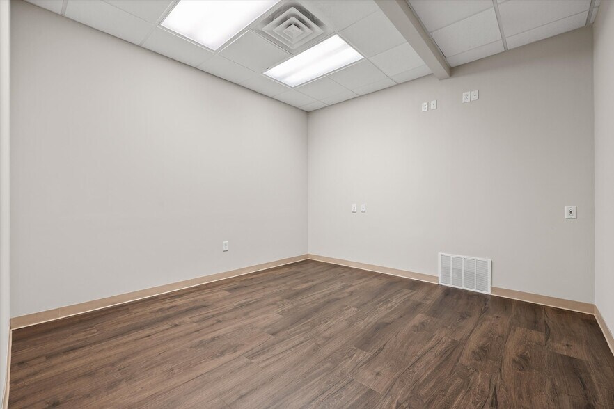 More Photos Of 7446 Shallowford Rd, Chattanooga Medical For Lease