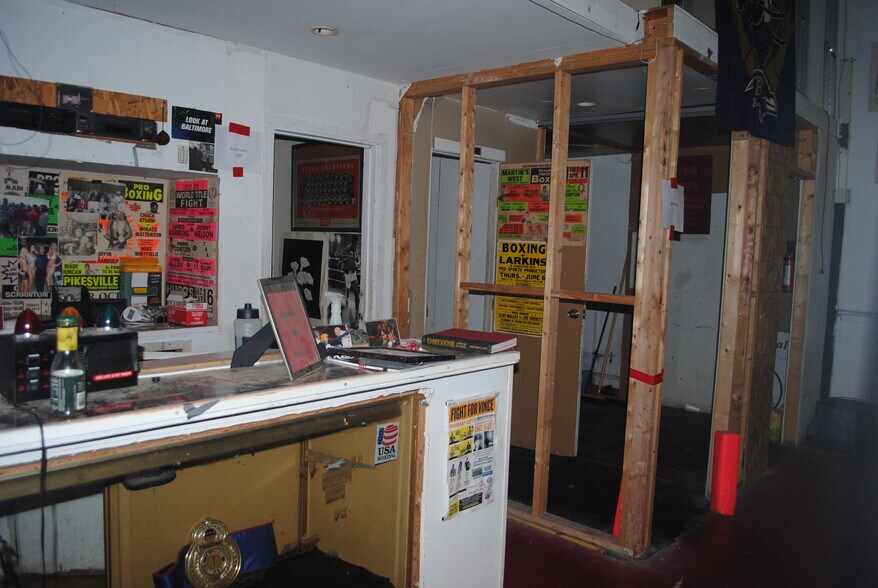 More Photos Of 506 S Broadway, Baltimore Storefront Retail Office For Lease