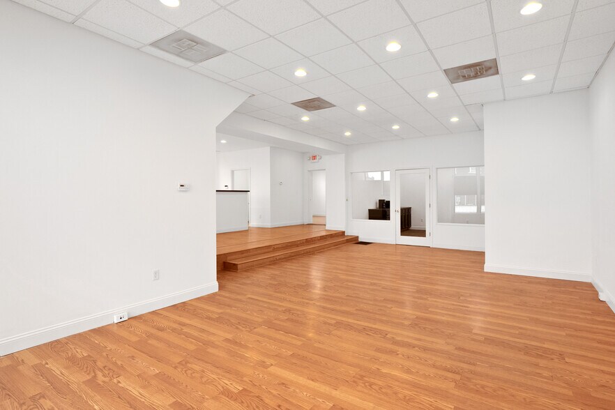 More Photos Of 6830 Gravois Ave, Saint Louis Storefront Retail Office For Lease