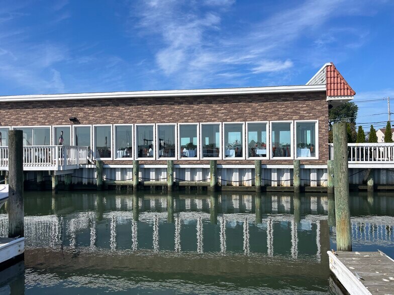 More Photos Of 95 Hudson Ave, Freeport Restaurant For Sale