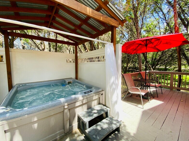 More Photos Of 104 Scudder Ln, Wimberley Hotel For Sale