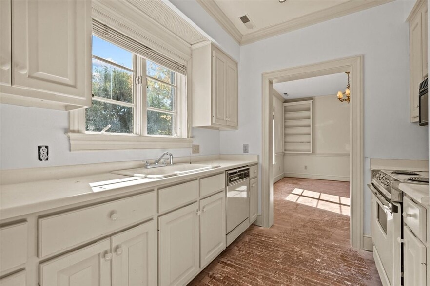 More Photos Of 711 W Wade Hampton Blvd, Greer Freestanding For Lease