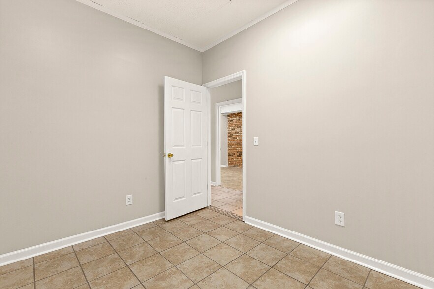 More Photos Of 150 N Steele St, Sanford Office For Sale