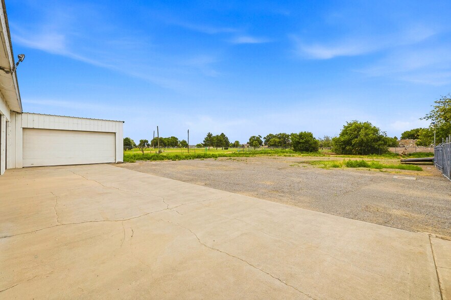 More Photos Of 2676 Van Giesen St, Richland Industrial For Sale