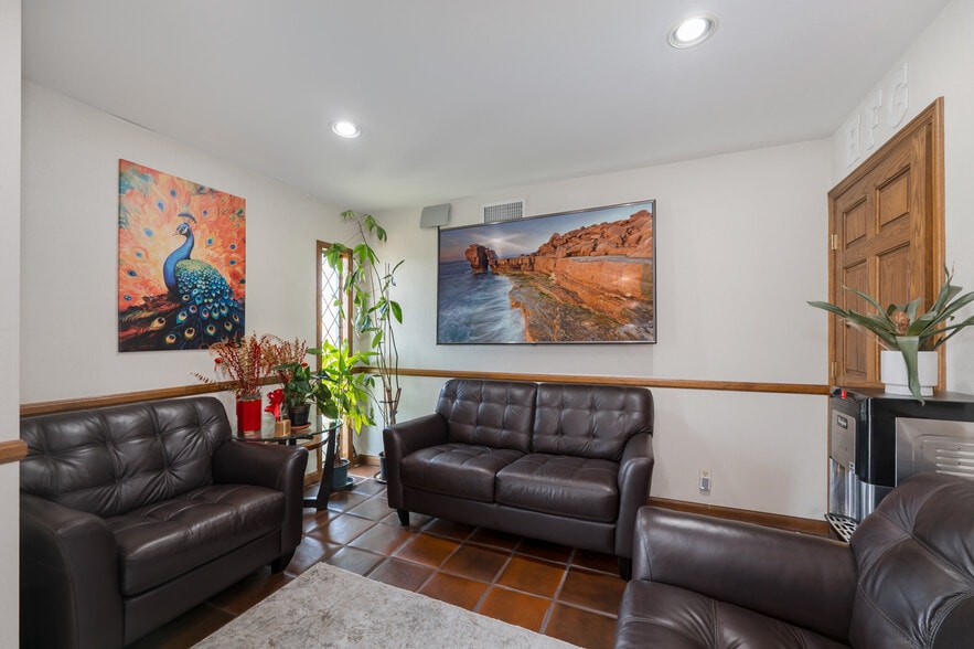 More Photos Of 635 W Foothill Blvd, Monrovia Loft Creative Space For Sale