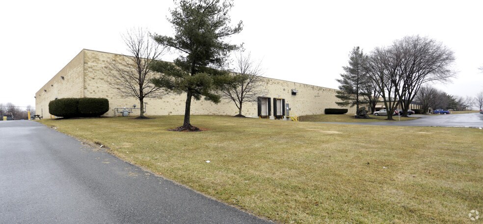 More Photos Of 3 Danforth Dr, Easton Warehouse For Lease