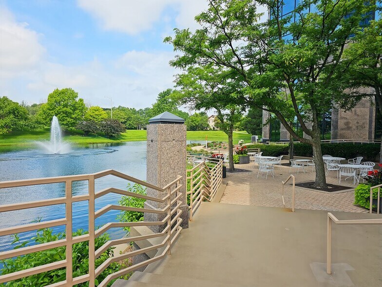 More Photos Of 2150 E Lake Cook Rd, Buffalo Grove Office For Lease