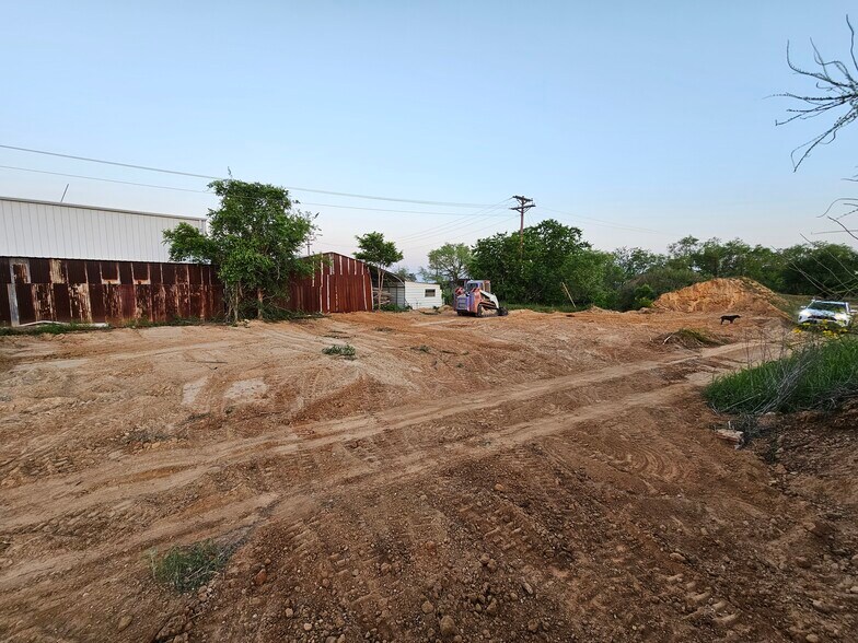 More Photos Of 333 Salvage Way, Luling Warehouse For Sale