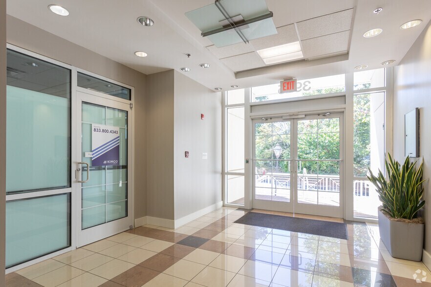 More Photos Of 3925 Chain Bridge Rd, Fairfax Office For Lease