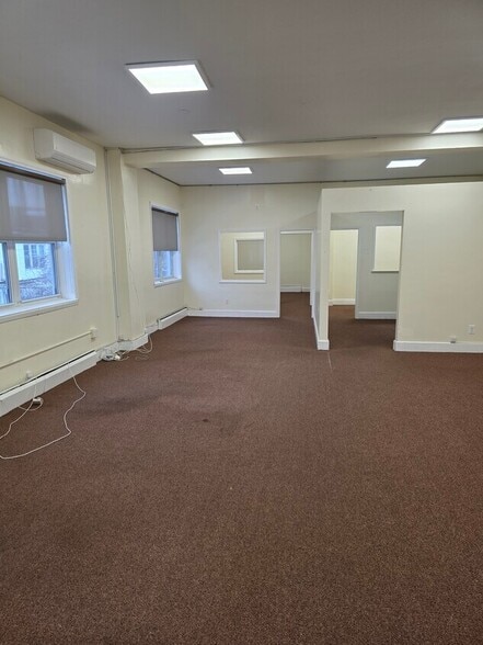 More Photos Of 3036-3040 E Tremont Ave, Bronx Office For Lease