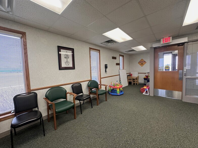 More Photos Of 220 SW 5th St, Woodhull Medical For Sale