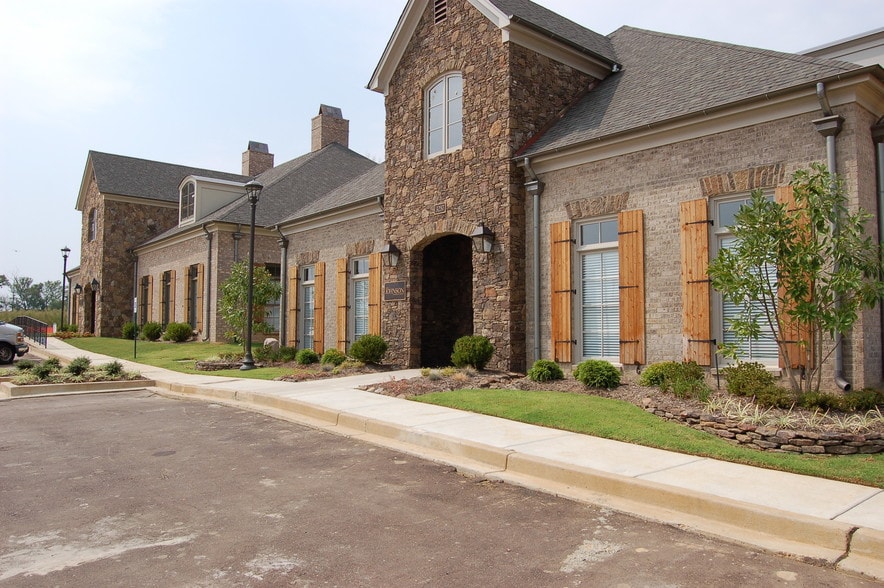 More Photos Of 3265 W Sarazens Cir, Memphis Office For Sale