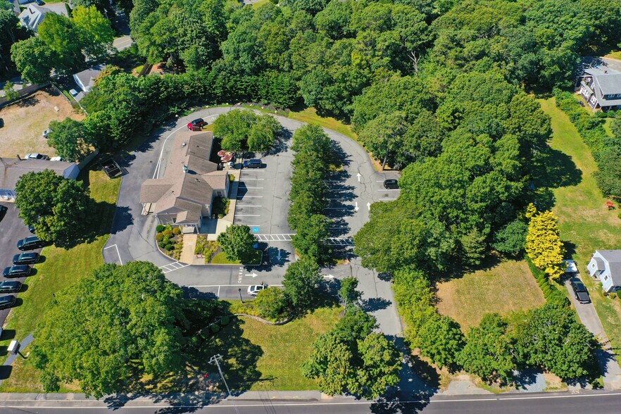 More Photos Of 4 Sandwich Rd, Teaticket Bank For Lease