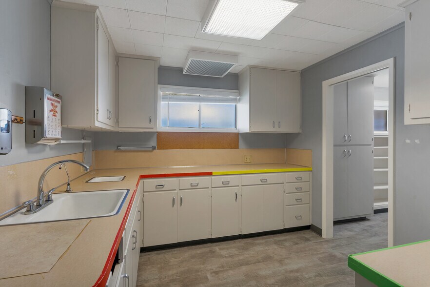 More Photos Of 151 W Washington St, Stayton Storefront Retail Office For Lease