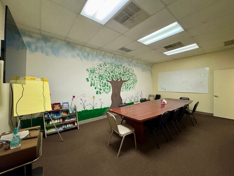 More Photos Of 7731 Newberry Rd, Gainesville Flex For Lease