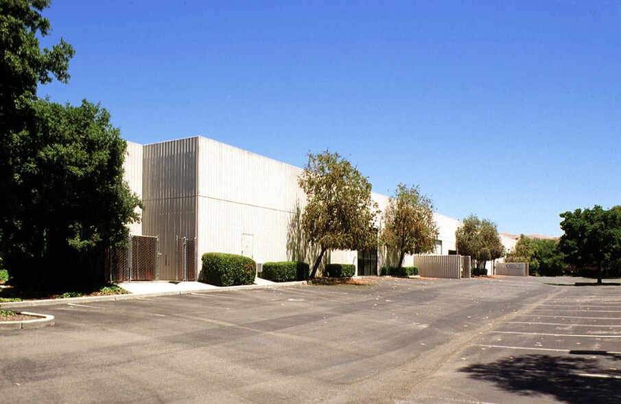 More Photos Of 650-700 E Calaveras Blvd, Milpitas Light Distribution For Lease