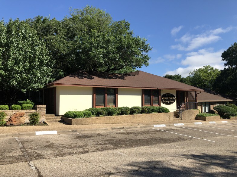 More Photos Of 4527 Lake Shore Dr, Waco Office For Lease