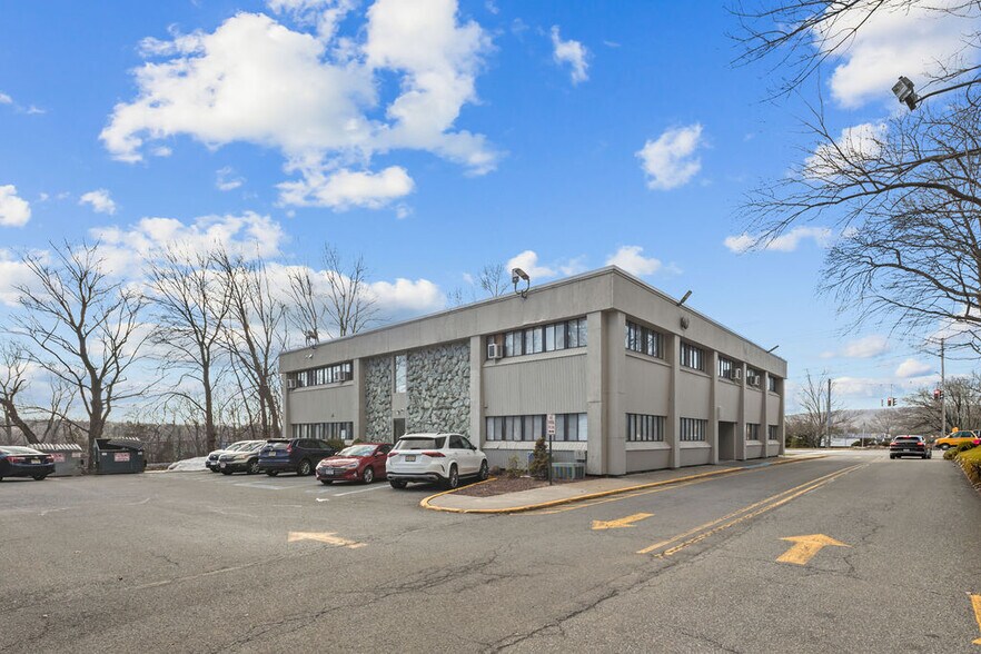 More Photos Of 29 N Airmont Rd, Suffern Medical For Lease