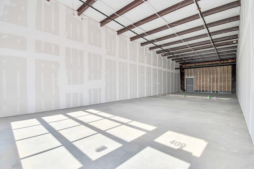 More Photos Of 30625 Kingsland Blvd, Brookshire Storefront For Lease