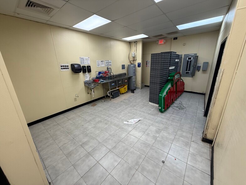 More Photos Of 209 S Cocoa Blvd, Cocoa Fast Food For Lease