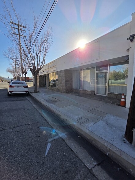 More Photos Of 38423-38425 E 9th St, Palmdale Storefront Retail Office For Sale