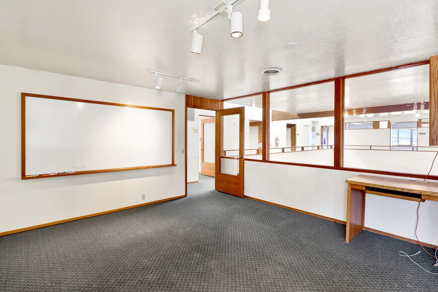 More Photos Of 1100 11th St, Bellingham General Retail For Lease