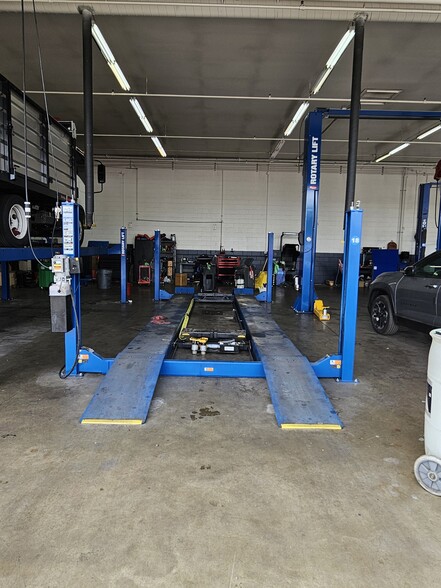 More Photos Of 6616 35th Ave NE, Marysville Auto Dealership For Lease