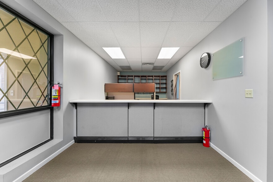 More Photos Of 4241 Kirk Rd, Austintown Office For Sale