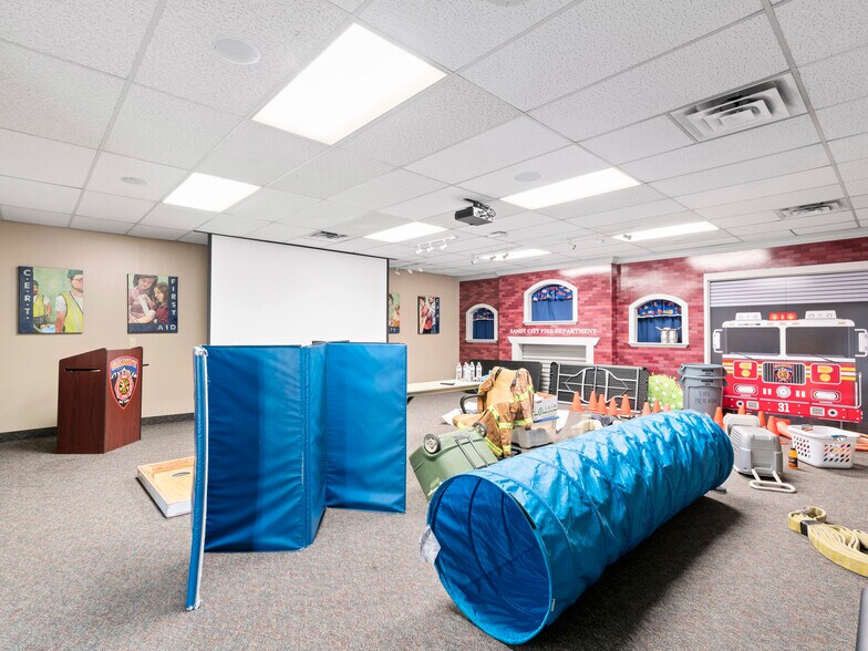 More Photos Of 9010 S 150 E, Sandy Light Manufacturing For Sale