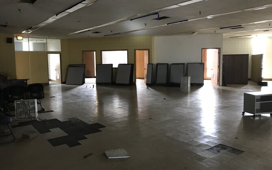 More Photos Of 315 W Mill St, Beaver Dam Manufacturing For Lease