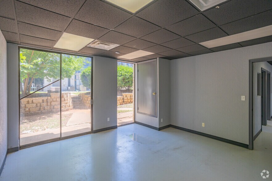 More Photos Of 7901 NE 10th St, Midwest City Office For Sale