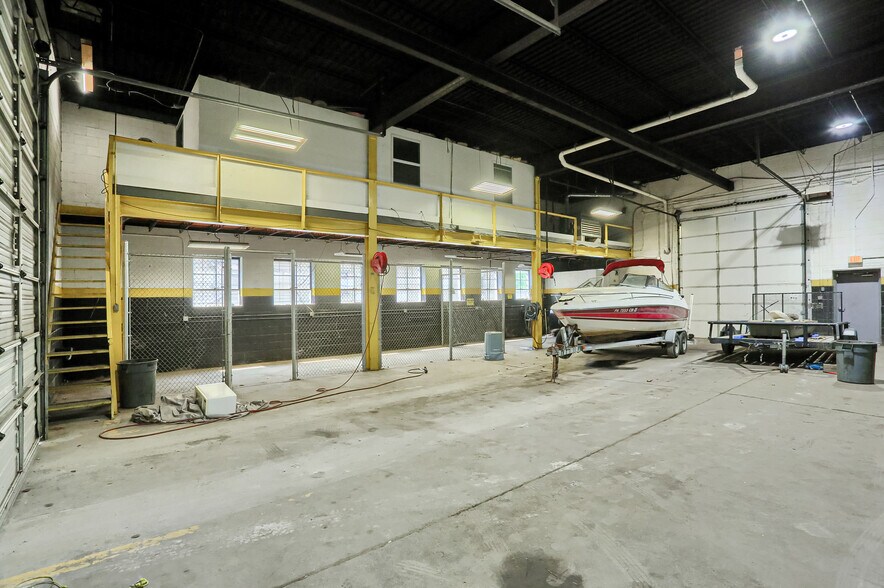 More Photos Of 98 Sproul St, McKees Rocks Truck Terminal For Sale