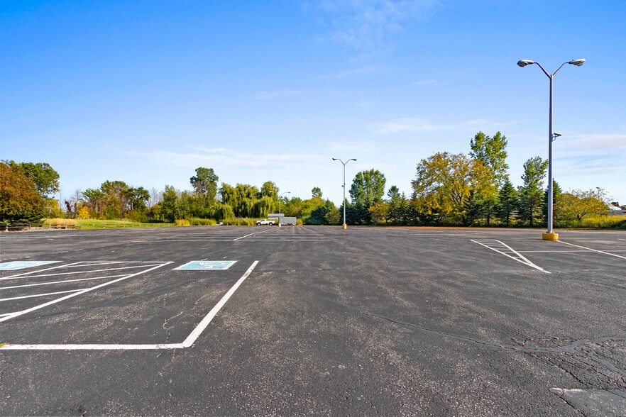 More Photos Of 3177 French Rd, De Pere Freestanding For Sale