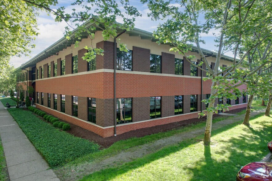More Photos Of 600 Waterfront Dr, Pittsburgh Office For Lease