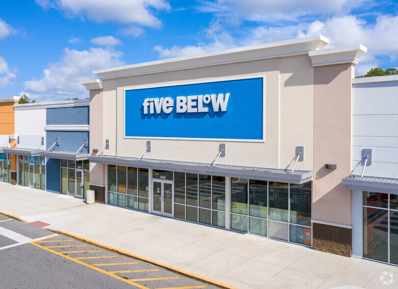 More Photos Of 3221-3231 Vineland Rd, Kissimmee Unknown For Lease