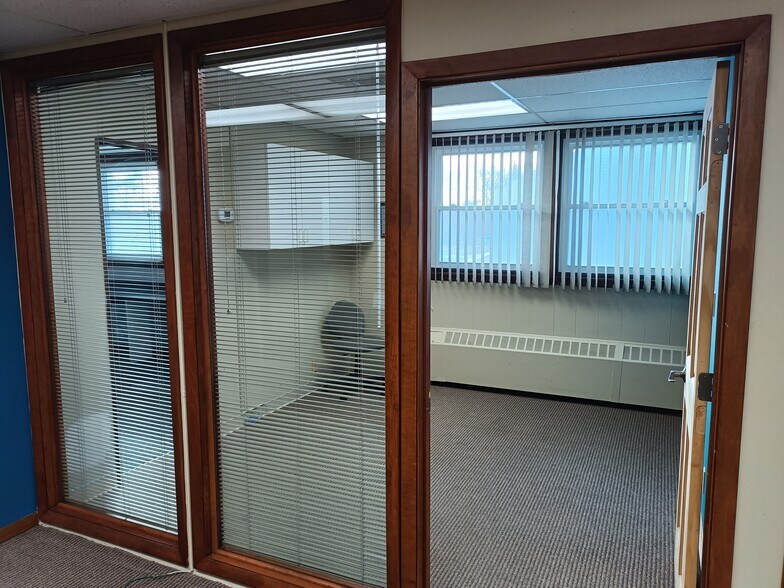 More Photos Of 4921 E State St, Rockford Office For Sale
