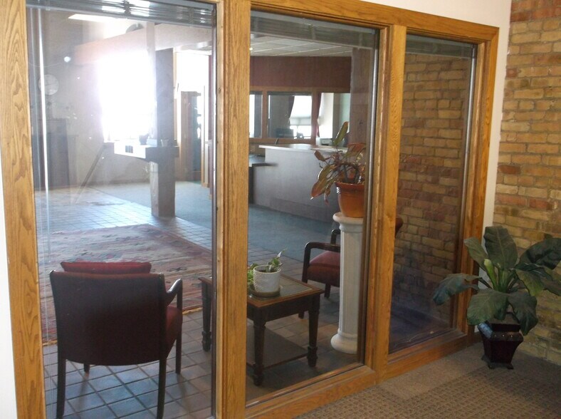 More Photos Of 600 S Main St, Oshkosh Office For Lease