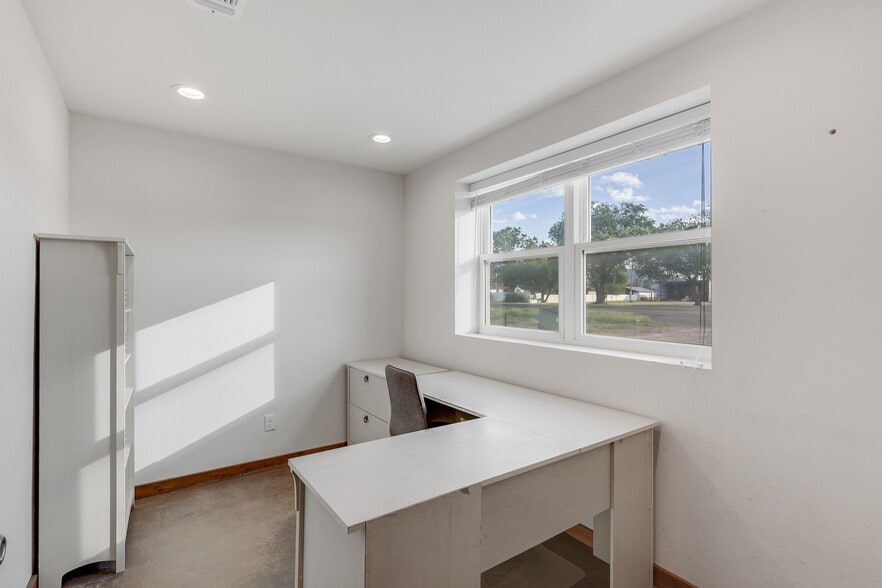 More Photos Of 2160 TX-118, Alpine Light Distribution For Sale