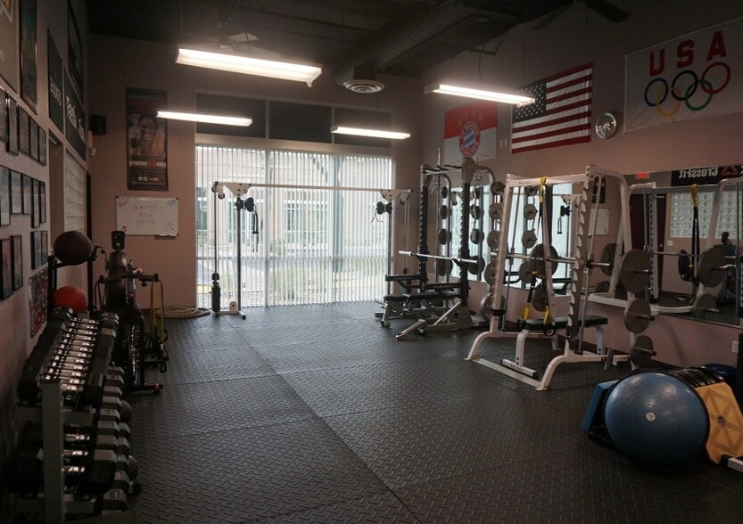 More Photos Of 9150 W Indian School Rd, Phoenix Medical For Sale