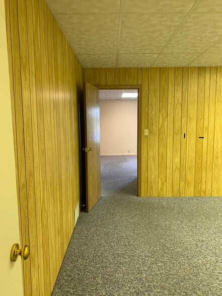 More Photos Of 817 Kilbourne St, Bellevue Medical For Lease