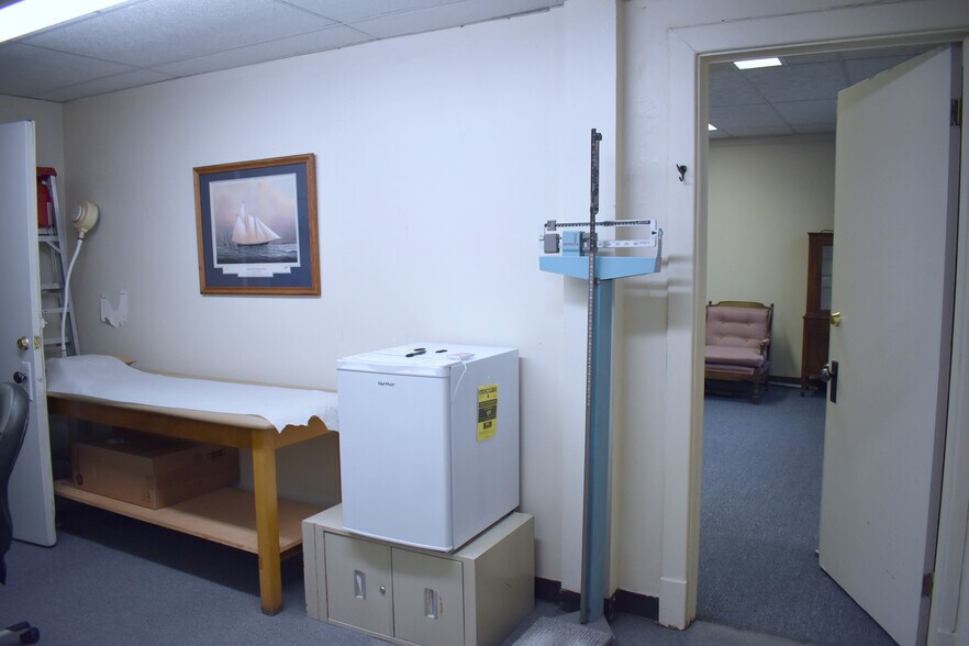 More Photos Of 848 W 36th St, Baltimore Medical For Lease