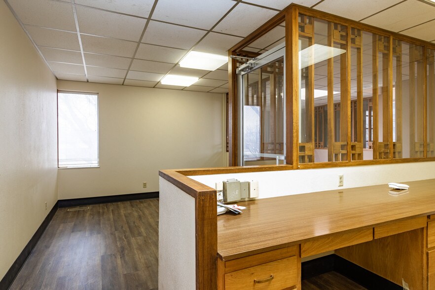 More Photos Of 5 Briercroft Office Park, Lubbock Office For Sale