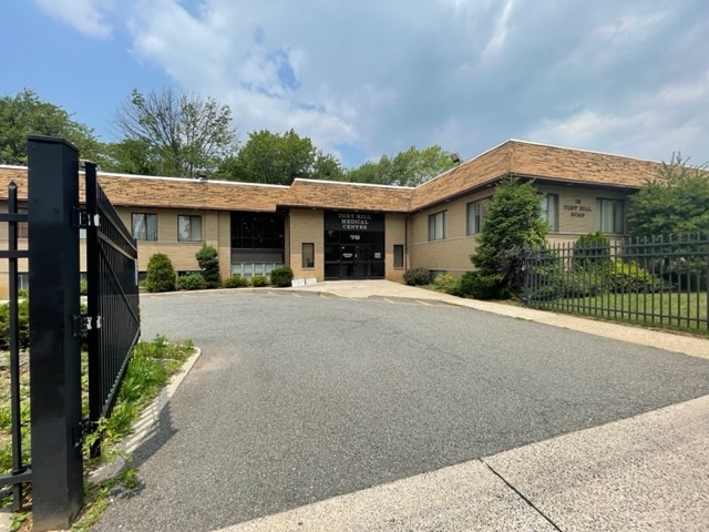 Primary Photo Of 78 Todt Hill Rd, Staten Island Medical For Lease