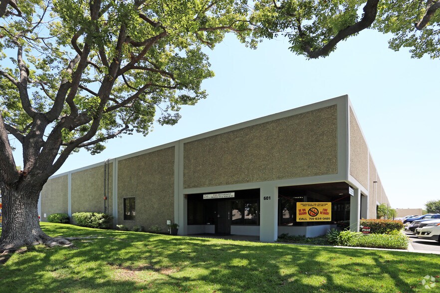 More Photos Of 601-619 N Poplar St, Orange Warehouse For Lease