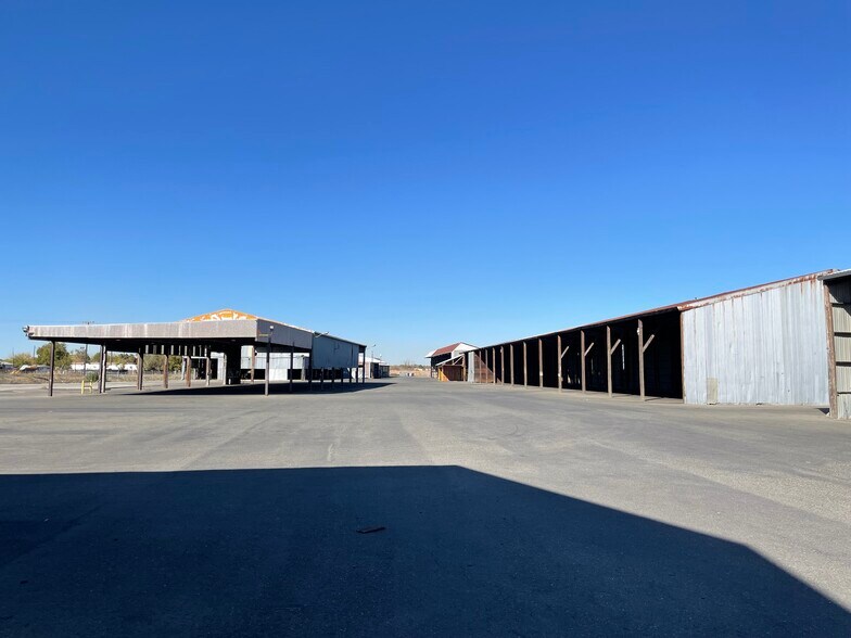 More Photos Of 5033 Feather River Blvd, Olivehurst Manufacturing For Lease