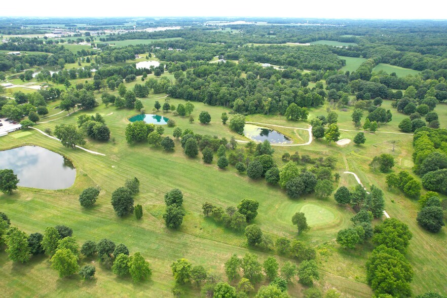 More Photos Of 7453 400 S, Marion Sports And Entertainment For Sale