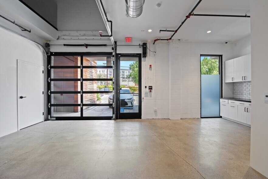 More Photos Of 3309-3323 La Cienega Pl, Los Angeles Loft Creative Space For Lease