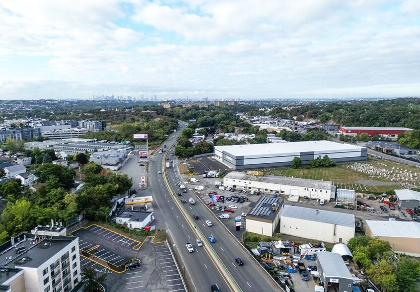 More Photos Of 28-32 Osprey Rd, Saugus Light Distribution For Lease