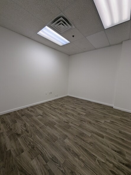 More Photos Of 585 NW Mercantile Pl, Port Saint Lucie Light Manufacturing For Sale